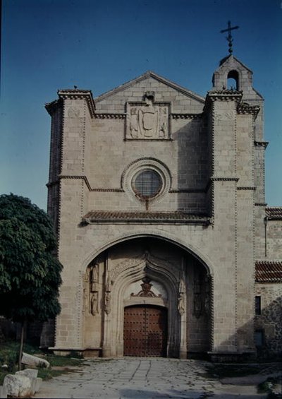 Facade of the Real Monasterio de Santo Tomas, built 1482-93 by Martin de Solorzano